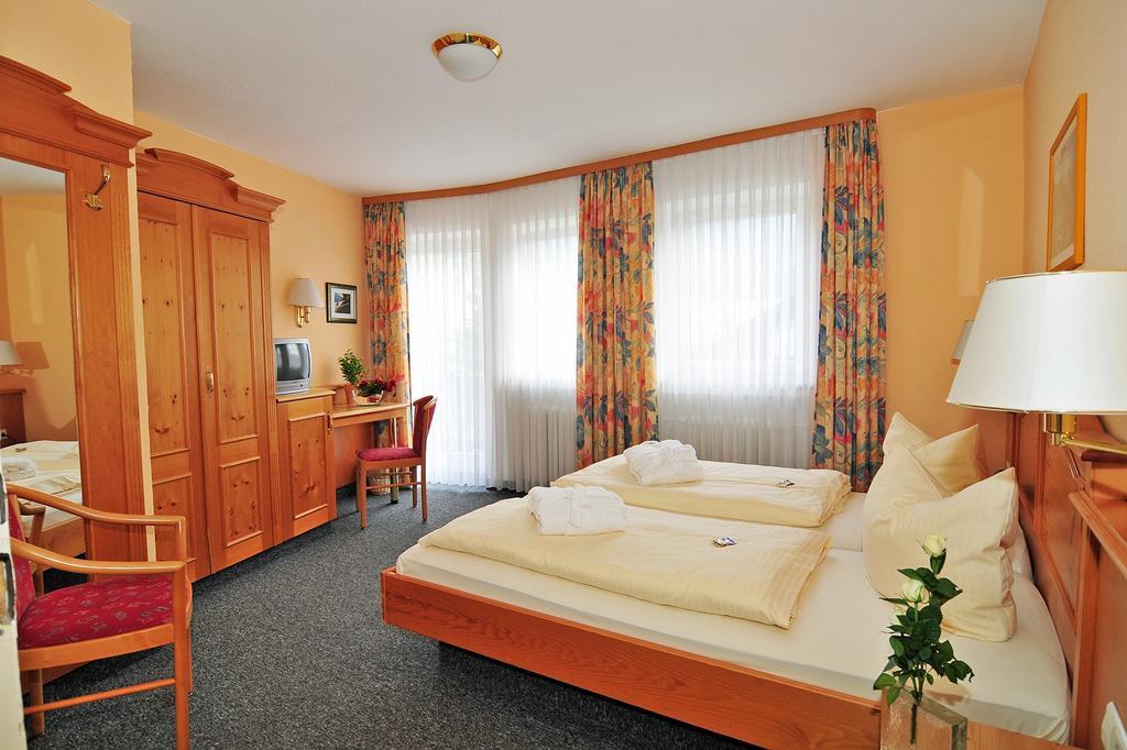 Weidegg - Hotel Garni Garmisch-Partenkirchen Room photo