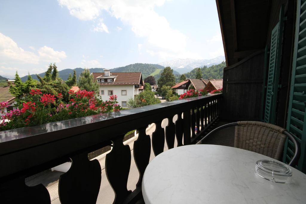 Weidegg - Hotel Garni Garmisch-Partenkirchen Room photo