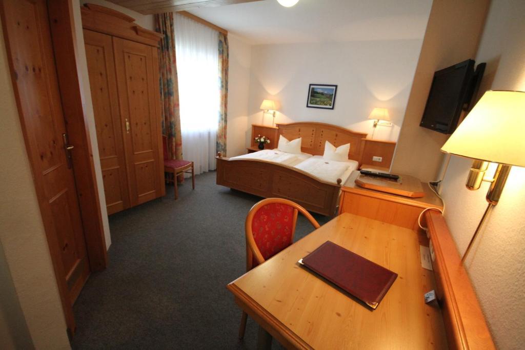 Weidegg - Hotel Garni Garmisch-Partenkirchen Room photo